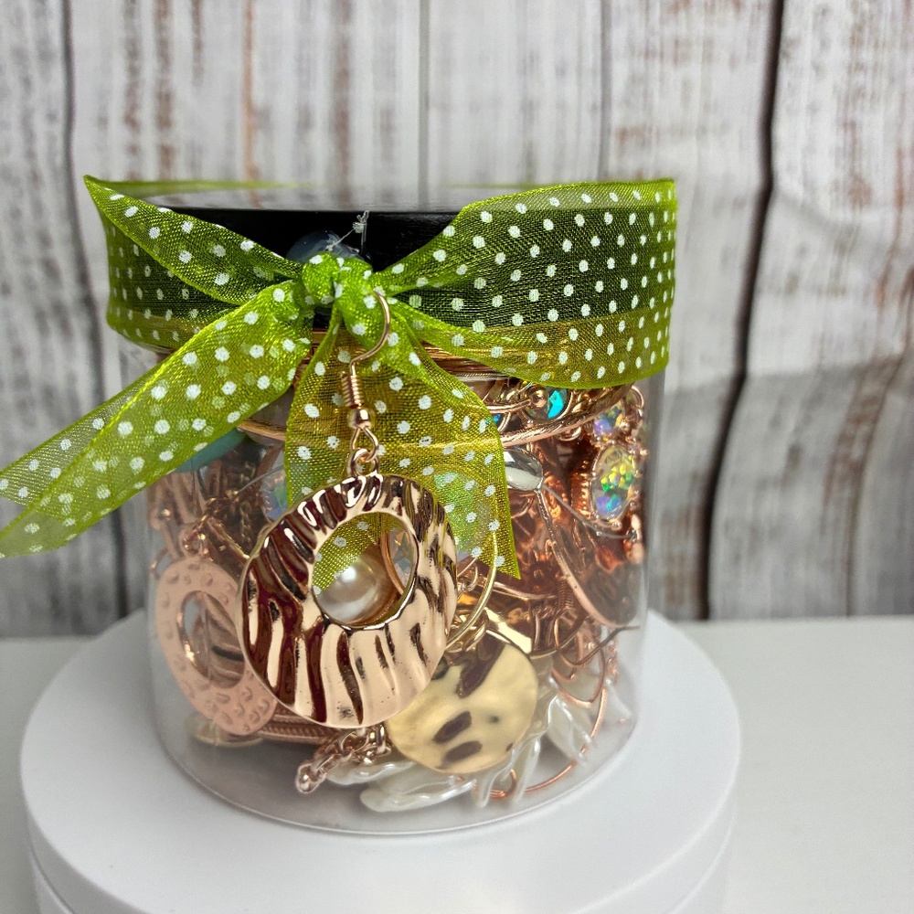 Mystery Treasure 12 oz Jar - Lot 0252